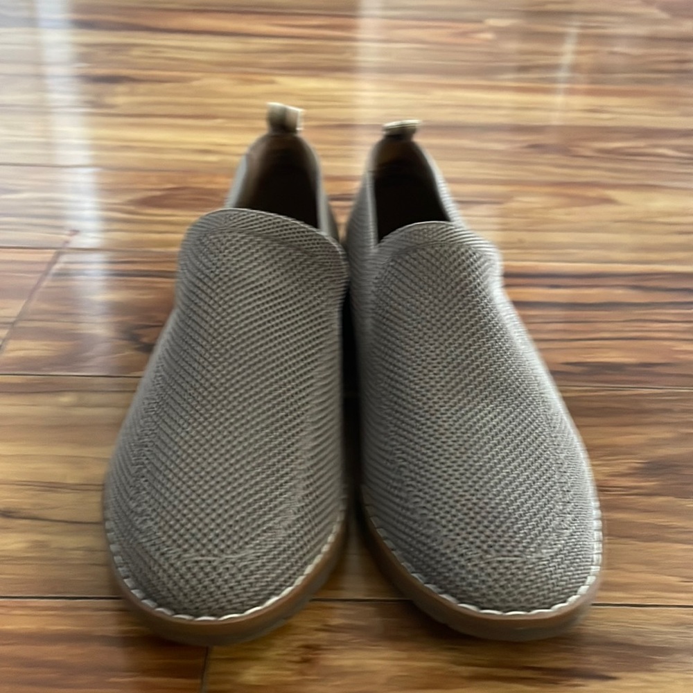 Tan Eurosoft slip on loafers size 6 never worn